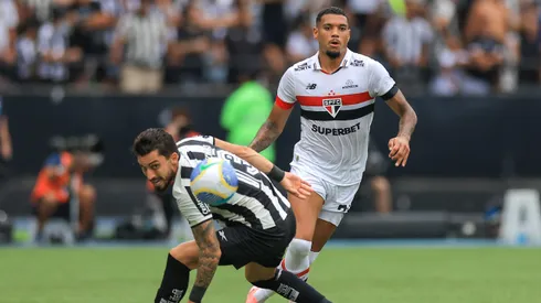 RIO DE JANEIRO, BRAZIL – DECEMBER 08: Ruan Tressoldi of São Paulo fights for the ball with Alex Telles of Botafogo during the match between Botafogo and Sao Paulo as part of Brasileirao 2024 at Estadio Olímpico Nilton Santos on December 08, 2024 in Rio de Janeiro, Brazil. (Photo by Buda Mendes/Getty Images)