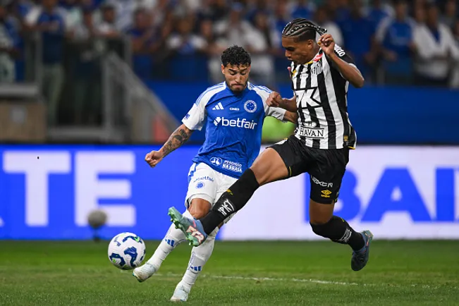 William atuando pelo Cruzeiro conta  Santos – (Photo by Pedro Vilela/Getty Images)