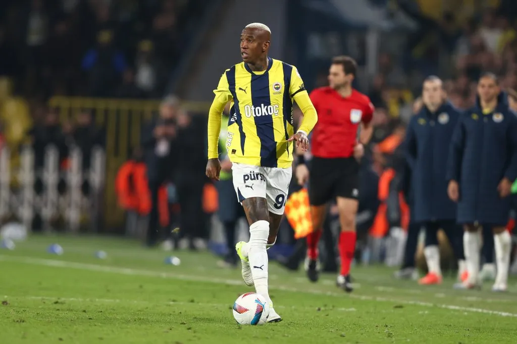Anderson Talisca atuando pelo Fenerbahce. Foto: Ahmad Mora/Getty Images