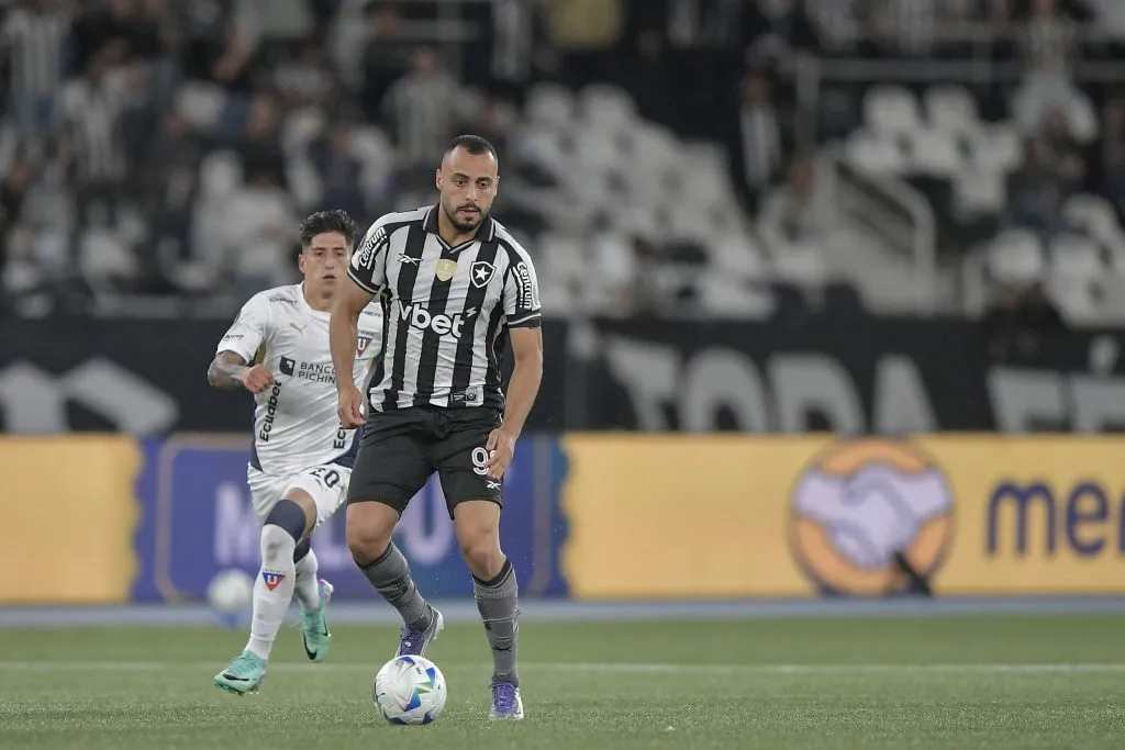 Arthur Cabral jogador do Botafogo durante partida contra o LDU no estadio Engenhao pelo campeonato Copa Libertadores 2025. Foto: Thiago Ribeiro/AGIF