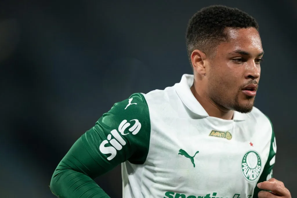 Vitor Roque atuando pelo Palmeiras –  Foto: Jorge Rodrigues/AGIF