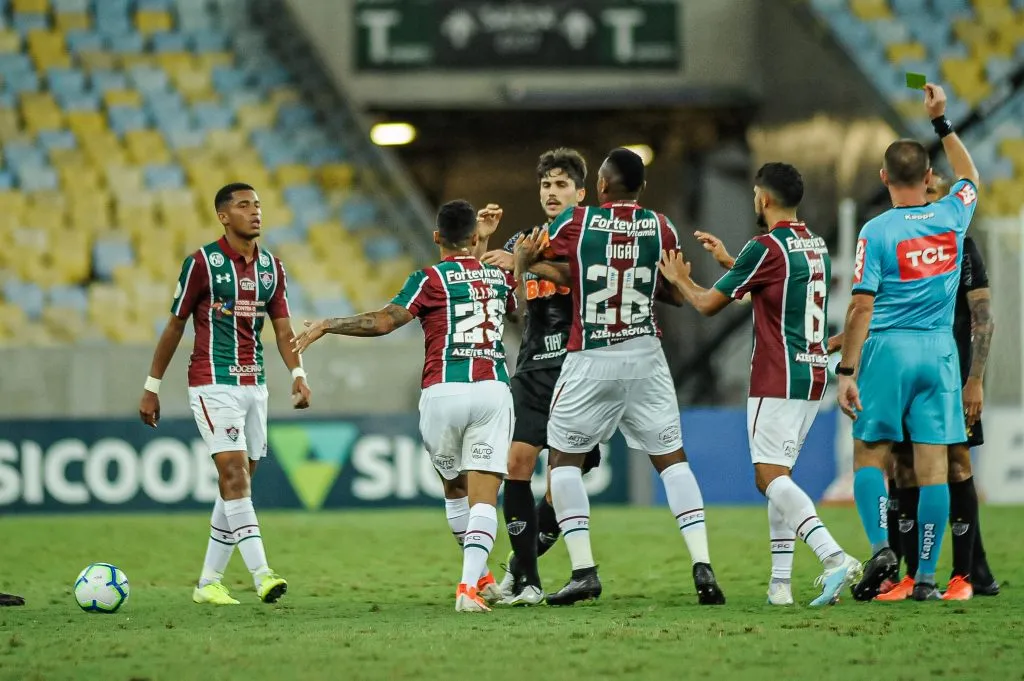 RJ – Rio de Janeiro – 16/11/2019 – Brasileiro A 2019, Fluminense x Atletico-MG -Confusao entre Igor Rabello jogador do Atletico-MG e Allan Rodrigues jogador do fluminense durante partida contra o Fluminense no estadio Maracana pelo campeonato Brasileiro A 2019. Foto: Allan Carvalho/AGIF