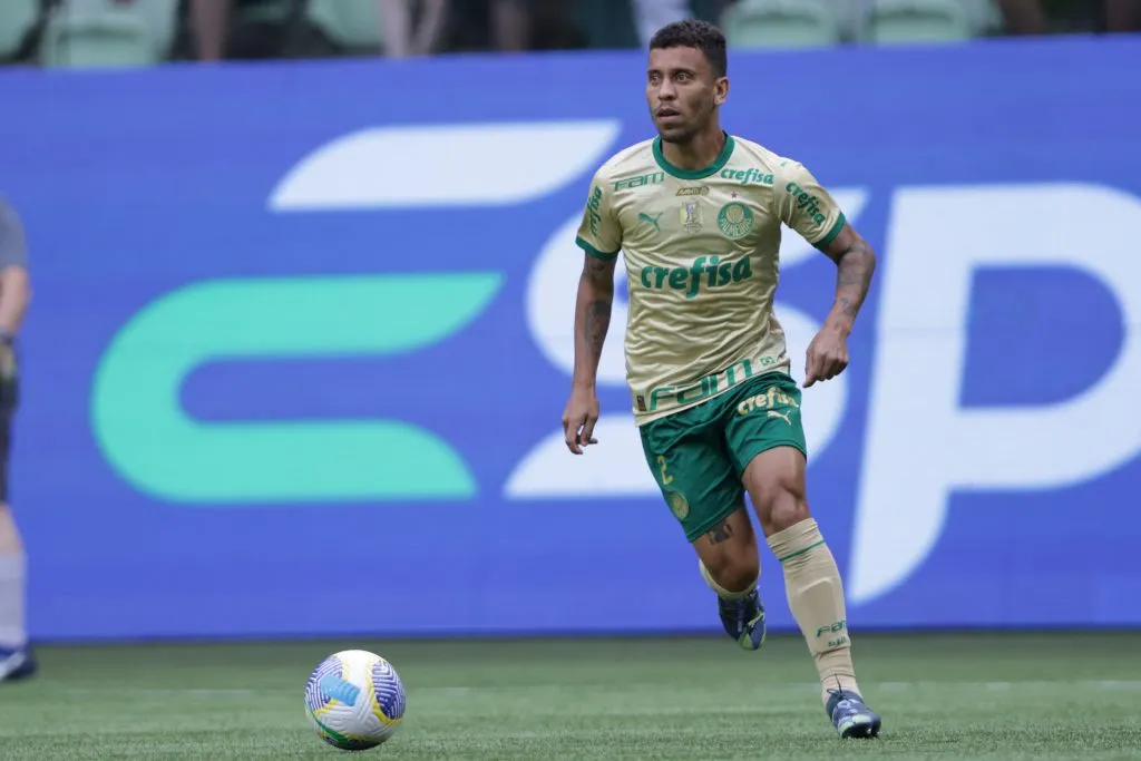 SP – SAO PAULO – 08/12/2024 – BRASILEIRO A 2024, PALMEIRAS X FLUMINENSE – Marcos Rocha jogador do Palmeiras durante partida contra o Fluminense no estadio Arena Allianz Parque pelo campeonato Brasileiro A 2024. Foto: Ettore Chiereguini/AGIF