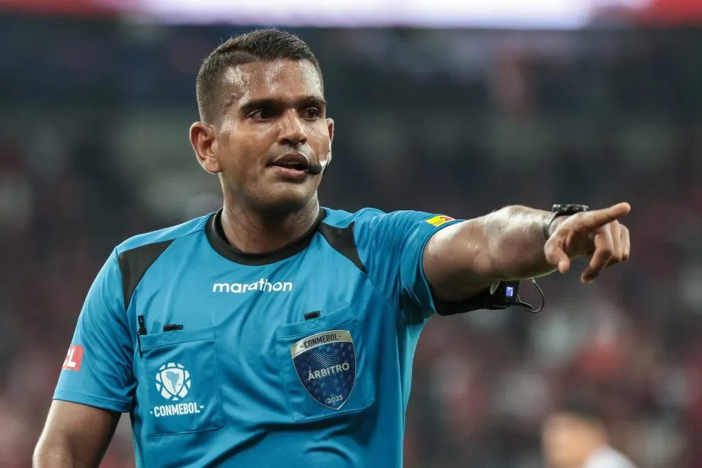 Alexis Herrera vai apitar jogo do Fluminense pela 6ª vez. Foto: Robson Mafra/AGIF