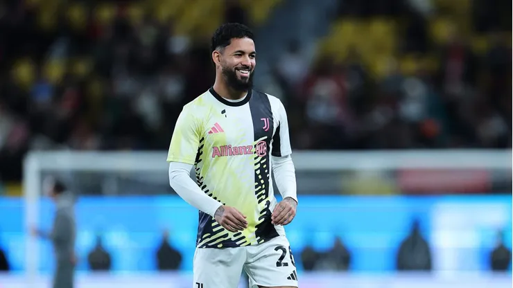 RIYADH, SAUDI ARABIA - JANUARY 03: Douglas Luiz of Juventus warms up prior to the Italian Super Cup Semi-Final match between AC Milan and Juventus at Al Awwal Park on January 03, 2025 in Riyadh, Saudi Arabia. (Photo by Abdullah Ahmed/Getty Images)
