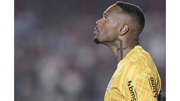 GO - GOIANIA - 11/06/2024 - BRASILEIRO A 2024, ATLETICO-GO X CORINTHIANS - Carlos Miguel goleiro do Corinthians durante partida contra o Atletico-GO no estadio Antonio Accioly pelo campeonato Brasileiro A 2024. Foto: Heber Gomes/AGIF