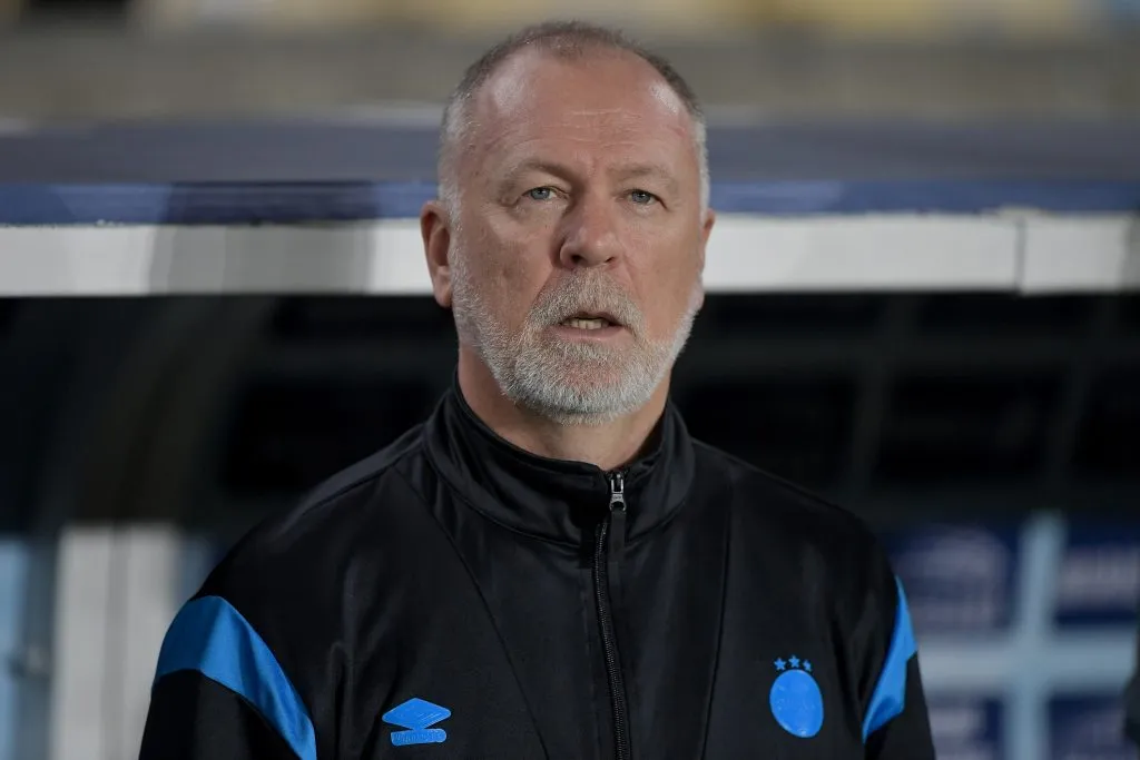 Trabalho de Mano Menezes à frente do Grêmio vem sendo questionado. Foto: Thiago Ribeiro/AGIF