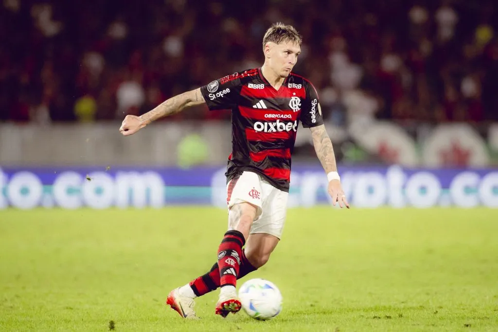 Varela renovou com o Flamengo – Foto: Adriano Fontes/CRF.