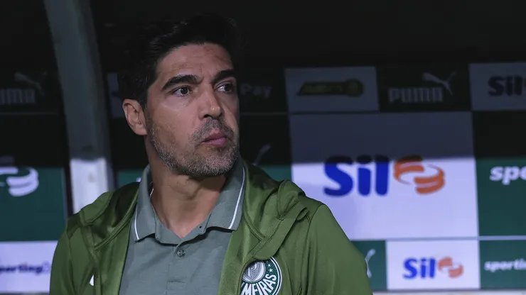 SP - SAO PAULO - 16/07/2025 - BRASILEIRO A 2025, PALMEIRAS X MIRASSOL - Abel Ferreira tecnico do Palmeiras durante partida contra o Mirassol no estadio Arena Allianz Parque pelo campeonato Brasileiro A 2025. Foto: Ettore Chiereguini/AGIF