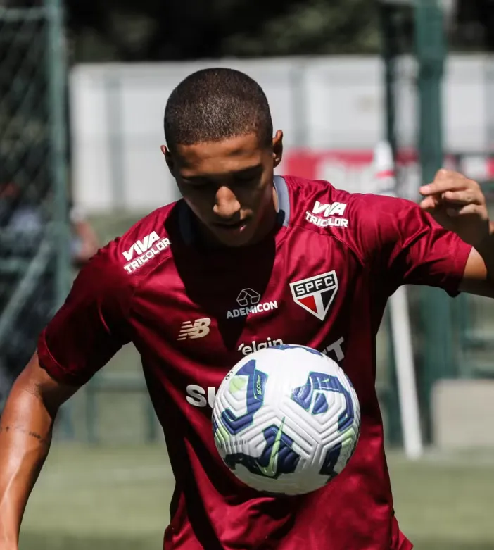 Henrique Carmo em treino do São Paulo — Foto: Erico Leonan/SPFC