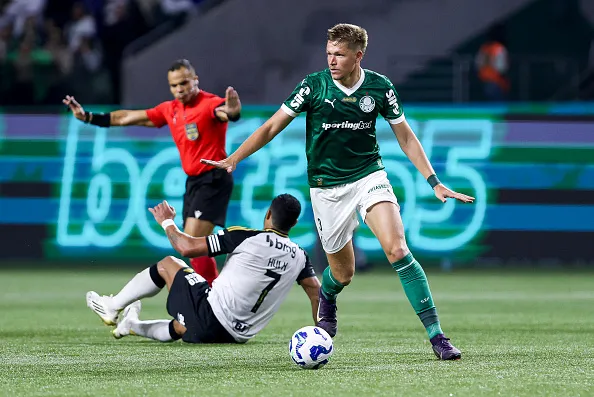 Bruno Fuchs será titular na Libertadores – Foto: Ricardo Moreira/Getty Images.
