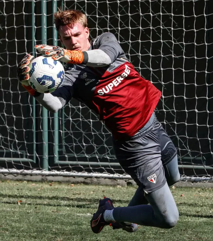 Young treinando no São Paulo — Foto: Rubens Chiri / São Paulo FC