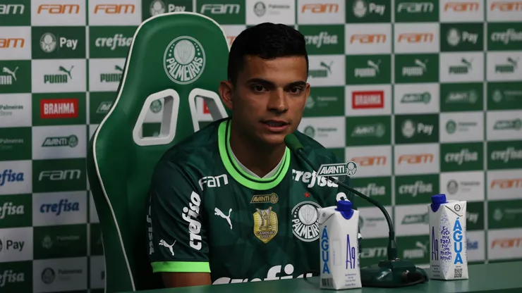 O jogador Bruno Rodrigues é apresentado como mais novo atleta da SE Palmeiras, na Academia de Futebol. (Foto: Cesar Greco/Palmeiras/by Canon)