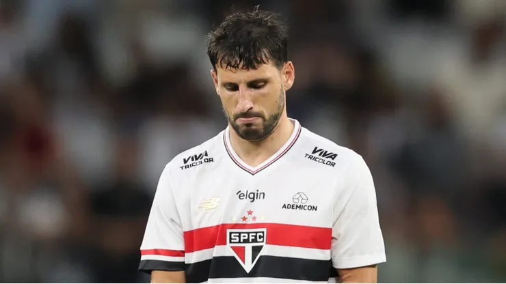 Calleri durante confronto contra o Atlético-MG no Campeonato Brasileiro de 2025.