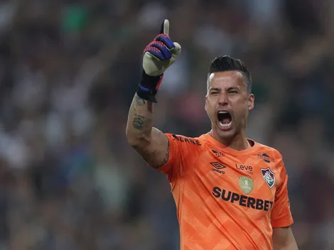 Fábio se torna o jogador com mais jogos da história