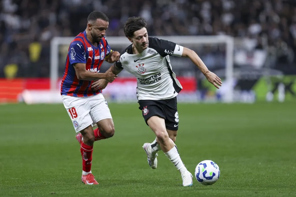 Meia argentino Rodrigo Garro em Corinthians x Bahia pelo Brasileirão 2025. (Photo by Ricardo Moreira/Getty Images)