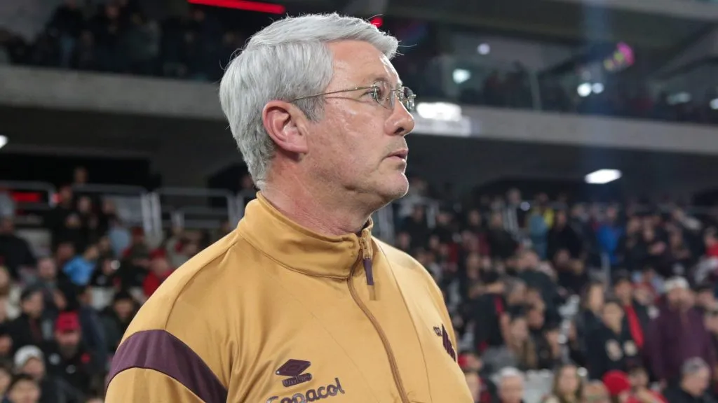 Odair Hellmann Athletico