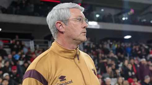 Odair Hellmann tecnico do Athletico-PR durante partida contra o Cuiaba no estadio Arena da Baixada pelo campeonato Brasileiro B 2025. Foto: Robson Mafra/AGIF