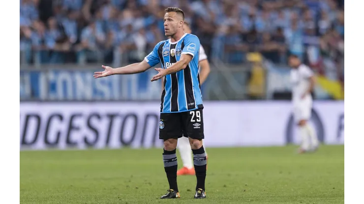 RS - Porto Alegre - 22/11/2017 - Libertadores 2017, Gremio x Lanus - Arthur do Gremio durante partida no Estadio Arena do Gremio pela Libertadores 2017. Foto: Jeferson Guareze/AGIF