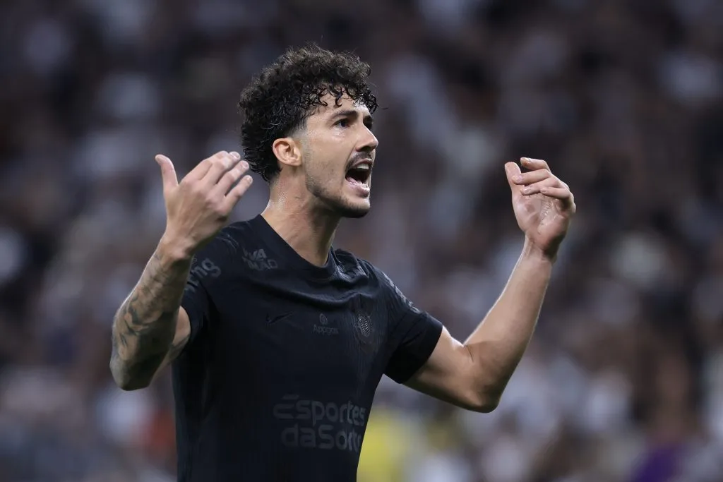 SP – SAO PAULO – 09/03/2025 – PAULISTA 2025, CORINTHIANS X SANTOS – Gustavo Henrique jogador do Corinthians durante partida contra o Santos no estadio Arena Corinthians pelo campeonato Paulista 2025. Foto: Marcello Zambrana/AGIF