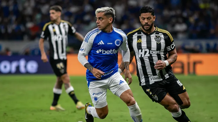 MG - BELO HORIZONTE - 18/05/2025 - BRASILEIRO A 2025, CRUZEIRO X ATLETICO-MG -Fagner jogador do Cruzeiro durante partida contra o Atletico-MG no estadio Mineirao pelo campeonato Brasileiro A 2025. Foto: Fernando Moreno/AGIF