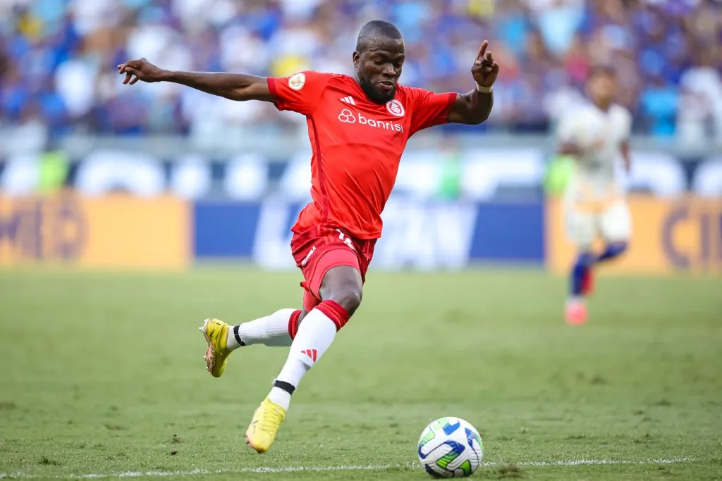 Valencia sai Internacional transferência