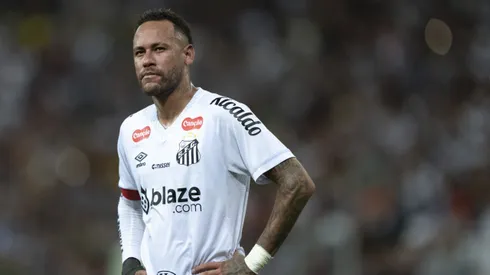 Neymar Jr jogador do Santos lamenta apos partida contra o Fluminense no estadio Maracana pelo campeonato Brasileiro A 2025.