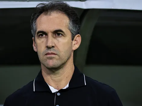 Condé explica esquema com três volantes em Ceará x Bragantino