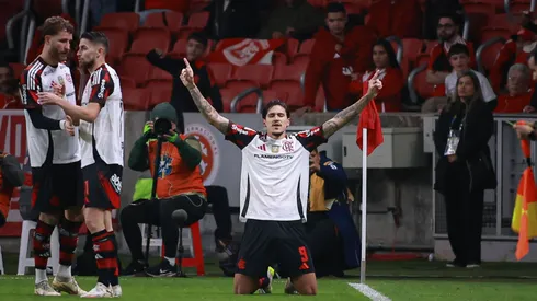 Pedro comemorando gol em Internacional x Flamengo pelo Brasileirão 2025. Foto: Maxi Franzoi/AGIF