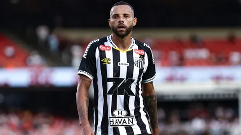Guilherme jogador do Santos durante partida contra o Sao Paulo no estadio Morumbi pelo campeonato Brasileiro A 2025.