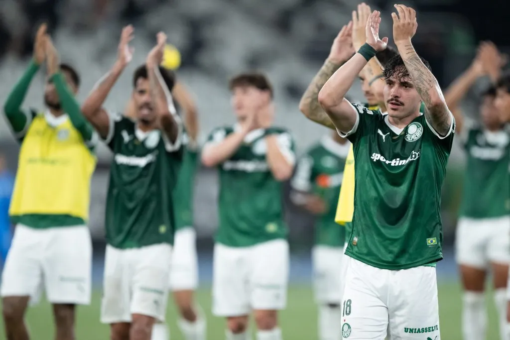 RJ – RIO DE JANEIRO – 17/08/2025 – BRASILEIRO A 2025, BOTAFOGO X PALMEIRAS – Mauricio jogador do Palmeiras apos partida contra o Botafogo no estadio Engenhao pelo campeonato Brasileiro A 2025. Foto: Jorge Rodrigues/AGIF