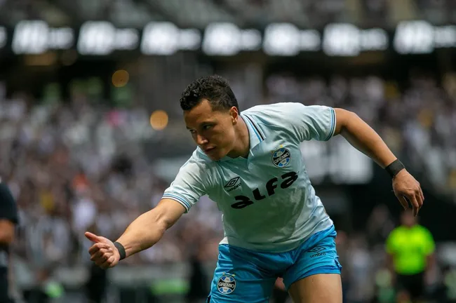 Marlon está perto de ser contratado pelo Grêmio – Foto: Fernando Moreno/AGIF.