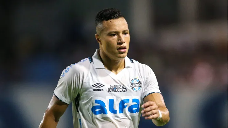 Marlon deve seguir no Grêmio.