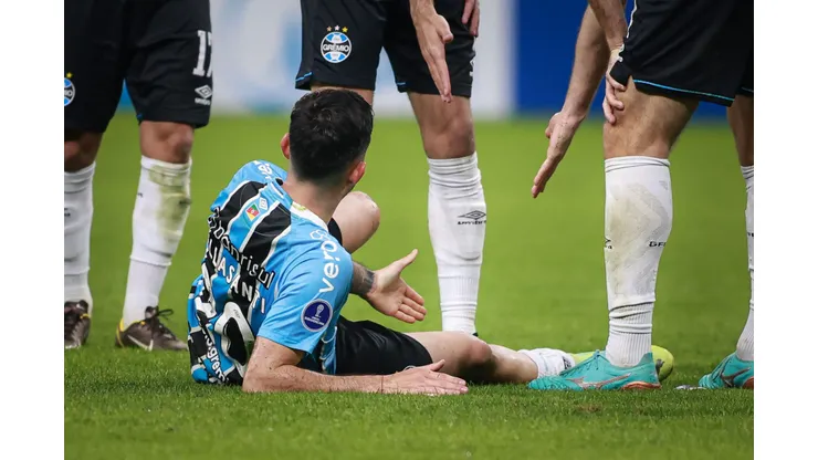 RS - PORTO ALEGRE - 23/07/2025 - COPA SUL-AMERICANA 2025, GREMIO X ALIANZA LIMA - Mathias Villasanti jogador do Gremio durante partida contra o Alianza Lima no estadio Arena do Gremio pelo campeonato Copa Sul-americana 2025. Foto: Maxi Franzoi/AGIF