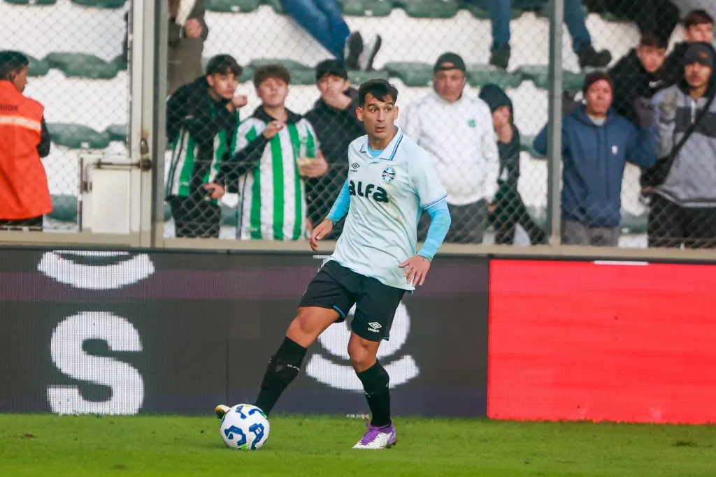 Villasanti Grêmio 2025 joelho machucado lesão joelo=ho