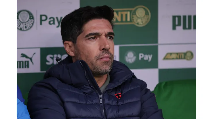 Abel Ferreira durante confronto contra o Ceará no Campeonato Brasileiro de 2025.