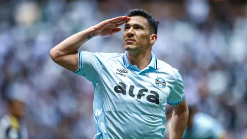 RS – FUTEBOL/CAMPEONATO BRASILEIRO 2025/GREMIO X ATLETICO-MG – ESPORTES – Lance da partida entre Gremio e Atletico-MG disputada na tarde deste domingo, na Arena MRV, em Belo Horizonte, em partida valida pela Campeonato Brasileiro 2025. FOTO: LUCAS UEBEL/GREMIO FBPA