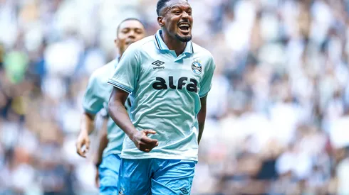 RS – FUTEBOL/CAMPEONATO BRASILEIRO 2025/GREMIO X ATLETICO-MG – ESPORTES – Lance da partida entre Gremio e Atletico-MG disputada na tarde deste domingo, na Arena MRV, em Belo Horizonte, em partida valida pela Campeonato Brasileiro 2025. FOTO: LUCAS UEBEL/GREMIO FBPA