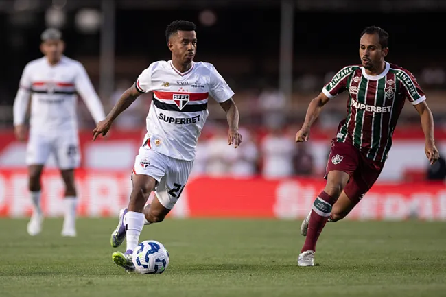 Marcos Antônio atuando pelo São Paulo – (Photo by Marco Galvao/Sports Press Photo/Getty Images)