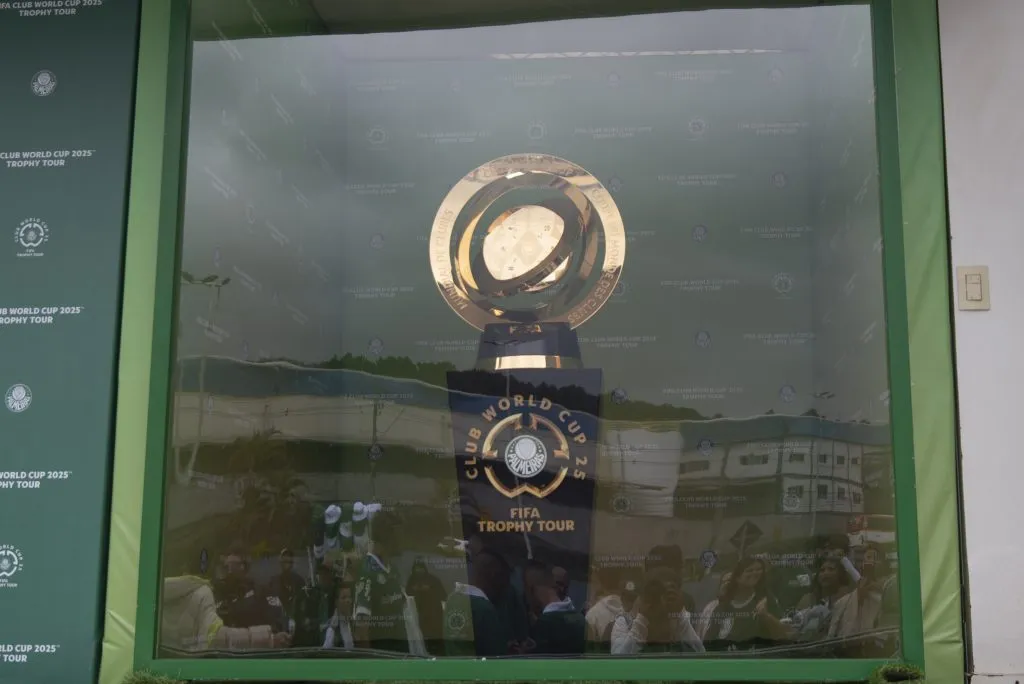 SP – BARUERI – 11/05/2025 – BRASILEIRO A 2025, PALMEIRAS X SAO PAULO – Vista geral do estadio Arena Barueri com a Taca do Mundial de Clubes 2025, antes da partida entre Palmeiras e Sao Paulo pelo campeonato Brasileiro A 2025. Foto: Anderson Romao/AGIF