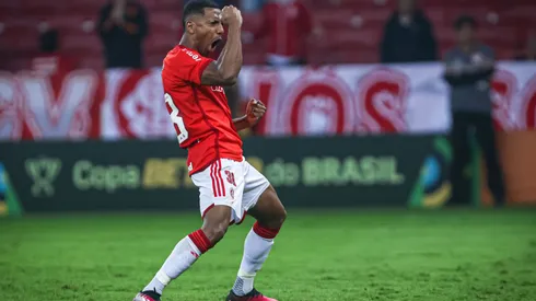 RS - PORTO ALEGRE - 31/05/2023 - COPA DO BRASIL 2023, INTERNACIONAL X AMERICA-MG - Jean Dias jogador do Internacional comemora gol marcado de penalti em decisao durante partida contra o America-MG no estadio Beira-Rio pelo campeonato Copa do Brasil 2023. Foto: Maxi Franzoi/AGIF
