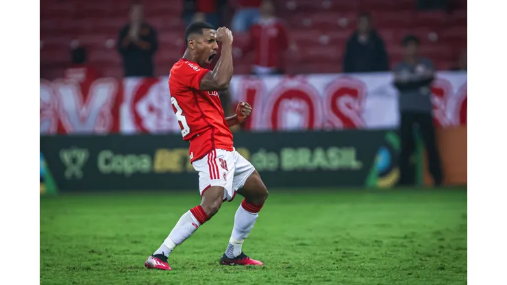 RS - PORTO ALEGRE - 31/05/2023 - COPA DO BRASIL 2023, INTERNACIONAL X AMERICA-MG - Jean Dias jogador do Internacional comemora gol marcado de penalti em decisao durante partida contra o America-MG no estadio Beira-Rio pelo campeonato Copa do Brasil 2023. Foto: Maxi Franzoi/AGIF