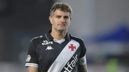 Vegetti durante confronto contra o Grêmio no Campeonato Brasileiro de 2025.