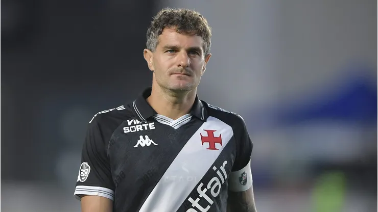 Vegetti durante confronto contra o Grêmio no Campeonato Brasileiro de 2025.