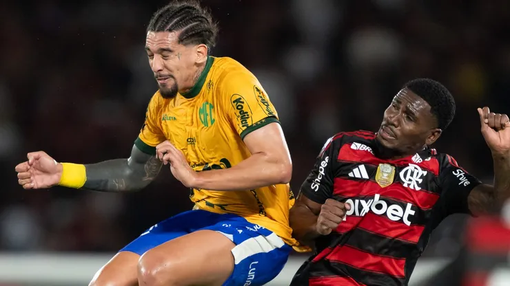 RJ - RIO DE JANEIRO - 09/08/2025 - BRASILEIRO A 2025, FLAMENGO X MIRASSOL - Chico da Costa jogador do Mirassol durante partida contra o Flamengo no estadio Maracana pelo campeonato Brasileiro A 2025. Foto: Jorge Rodrigues/AGIF