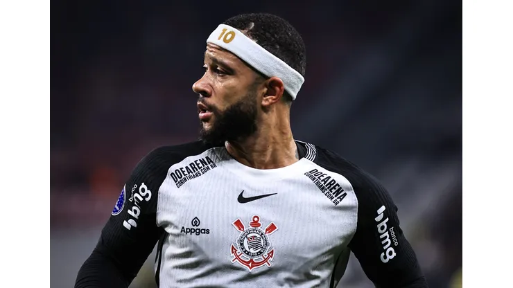 SP - SAO PAULO - 06/05/2025 - COPA SUL-AMERICANA 2025, CORINTHIANS X AMERICA DE CALI - Memphis Depay jogador do Corinthians durante partida contra o America de Cali no estadio Arena Corinthians pelo campeonato Copa Sul-americana 2025. Foto: Fabio Giannelli/AGIF