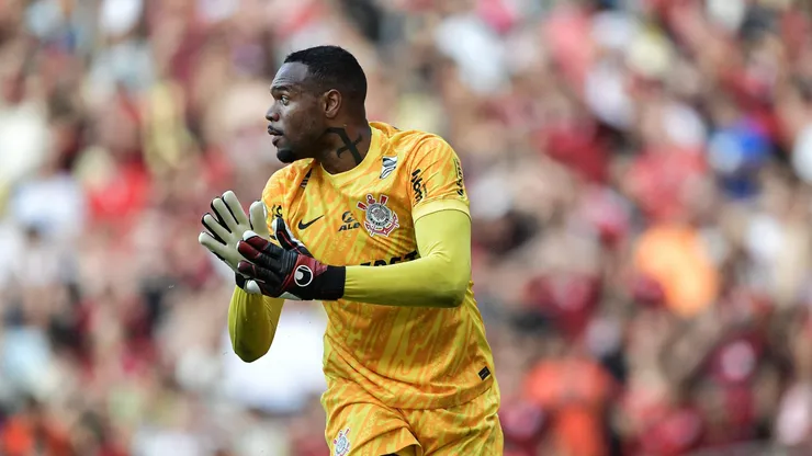 Carlos Miguel goleiro do Corinthians durante partida contra o Flamengo no estadio Maracana pelo campeonato Brasileiro A 2024.