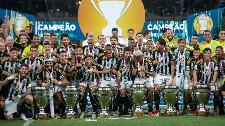 MG - BELO HORIZONTE - 15/03/2025 - MINEIRO 2025, AMERICA-MG X ATLETICO-MG - Jogadores do Atletico-MG comemoram titulo de campeao apos partida contra o America-MG no estadio Mineirao pela decisao do campeonato Mineiro 2025. Foto: Fernando Moreno/AGIF