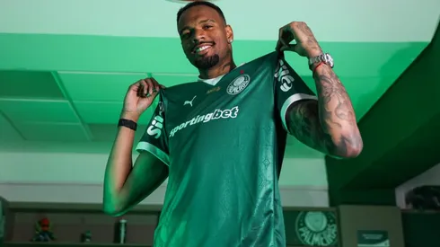 Apresentação de Carlos Miguel, novo atleta da SE Palmeiras, na Academia de Futebol, em São Paulo-SP. (Foto: Fabio Menotti/Palmeiras/by Canon)