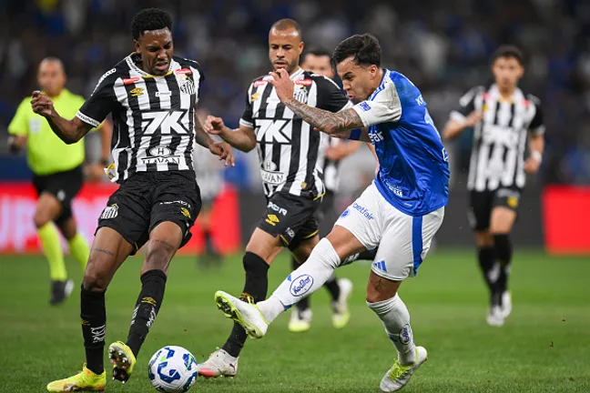 Kaio Jorge atuando em Cruzeiro x Santos – (Photo by Pedro Vilela/Getty Images)